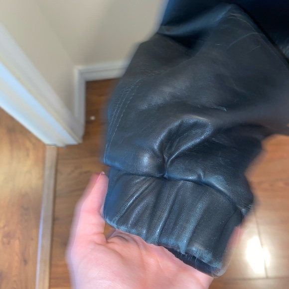 Leather jacket - Picture 6 of 7